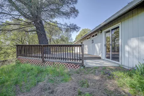 Exterior - 19263 Bjan Ln, Redding, CA 96003 photo 5 of 6