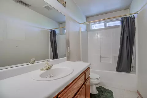 Bath - 19263 Bjan Ln, Redding, CA 96003 photo 1 of 3
