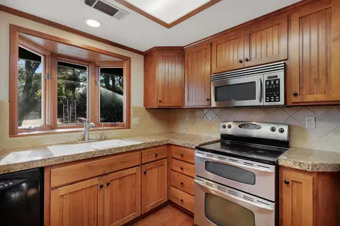 Kitchen - 16233 Serene Dr, Redding, CA 96001 photo 2 of 6