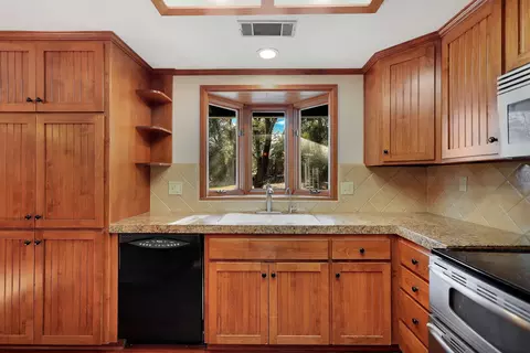 Kitchen - 16233 Serene Dr, Redding, CA 96001 photo 3 of 6