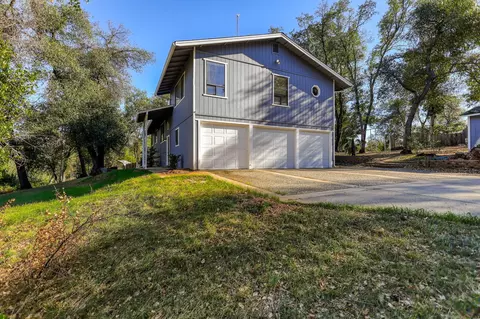 16233 Serene Dr, Redding, CA 96001