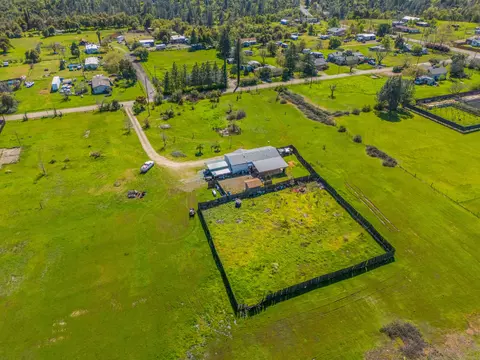 17820 Strawberry Ln, Anderson, CA 96007
