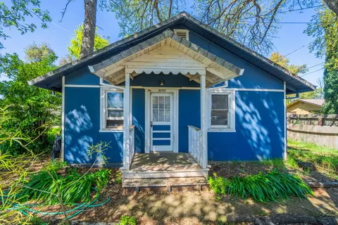 3066 School St, Redding, CA 96002