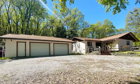 17933 Oakvale Ln, Lakehead, CA 96051