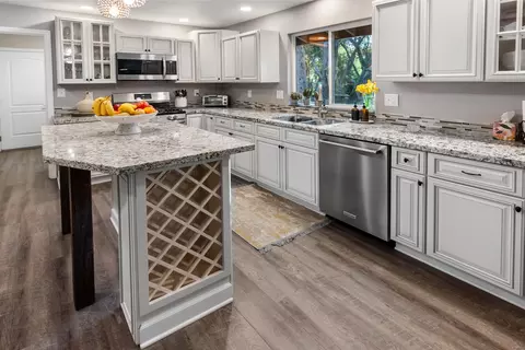 Kitchen - 4084 Alta Mesa Dr, Redding, CA 96002 photo 3 of 5