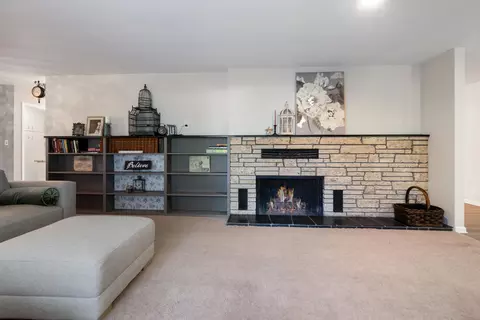 Living - 4084 Alta Mesa Dr, Redding, CA 96002 photo 2 of 5