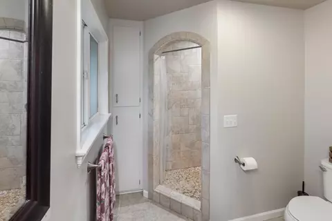 Bath - 4084 Alta Mesa Dr, Redding, CA 96002 photo 5 of 7