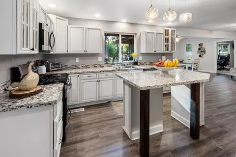 Kitchen - 4084 Alta Mesa Dr, Redding, CA 96002 photo 1 of 5