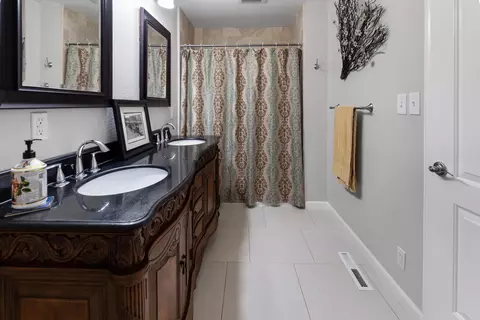 Bath - 4084 Alta Mesa Dr, Redding, CA 96002 photo 1 of 7