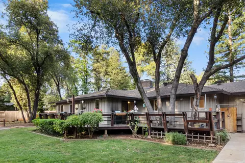 4084 Alta Mesa Dr, Redding, CA 96002