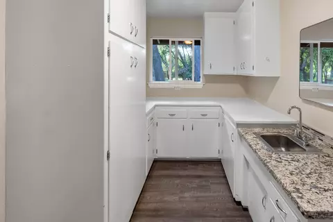 Kitchen - 4084 Alta Mesa Dr, Redding, CA 96002 photo 5 of 5