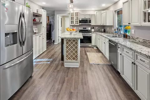 Kitchen - 4084 Alta Mesa Dr, Redding, CA 96002 photo 2 of 5