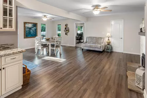 Living - 4084 Alta Mesa Dr, Redding, CA 96002 photo 4 of 5