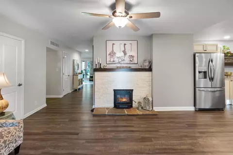Living - 4084 Alta Mesa Dr, Redding, CA 96002 photo 5 of 5