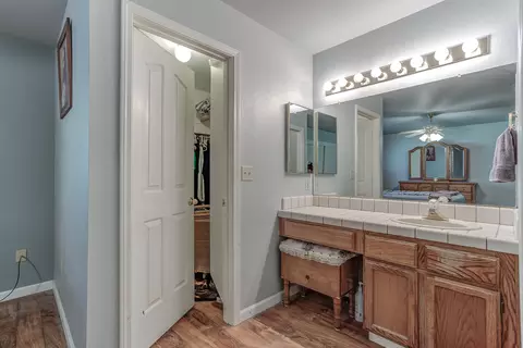 Bath - 1934 Kinvarra Way, Redding, CA 96001 photo 2 of 3