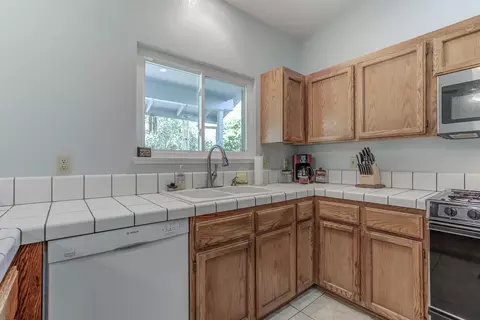 Kitchen - 1934 Kinvarra Way, Redding, CA 96001 photo 4 of 4