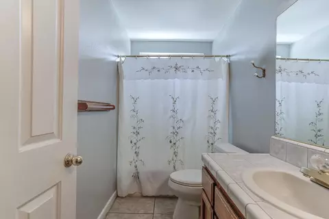 Bath - 1934 Kinvarra Way, Redding, CA 96001 photo 3 of 3
