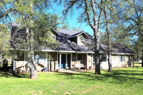 Exterior - 11459 Suggie Ln, Redding, CA 96003 photo 4 of 11