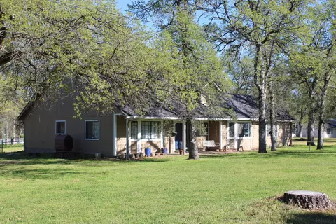 Exterior - 11459 Suggie Ln, Redding, CA 96003 photo 2 of 11
