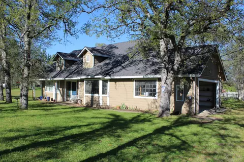 Exterior - 11459 Suggie Ln, Redding, CA 96003 photo 10 of 11