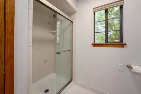 Bath - 21 Quail Hollow Way, Red Bluff, CA 96080 photo 3 of 5