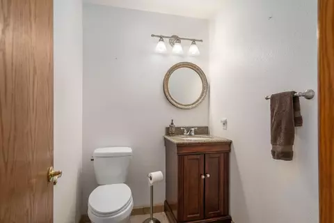 Bath - 21 Quail Hollow Way, Red Bluff, CA 96080 photo 5 of 5