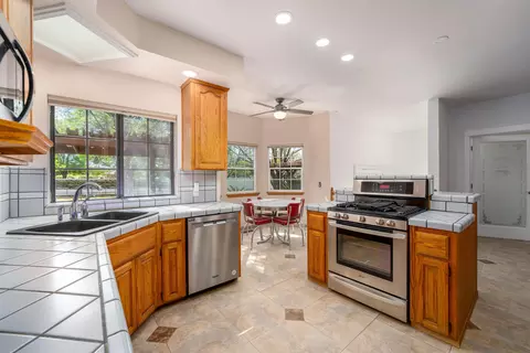 Kitchen - 21 Quail Hollow Way, Red Bluff, CA 96080 photo 3 of 4