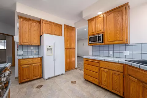 Kitchen - 21 Quail Hollow Way, Red Bluff, CA 96080 photo 2 of 4