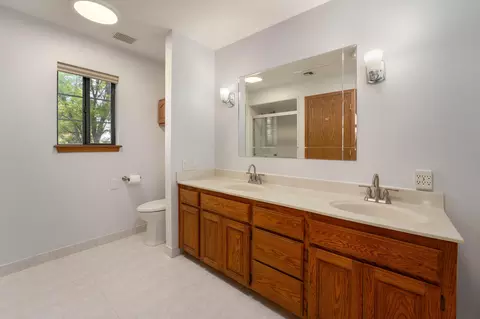 Bath - 21 Quail Hollow Way, Red Bluff, CA 96080 photo 2 of 5