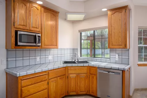 Kitchen - 21 Quail Hollow Way, Red Bluff, CA 96080 photo 1 of 4