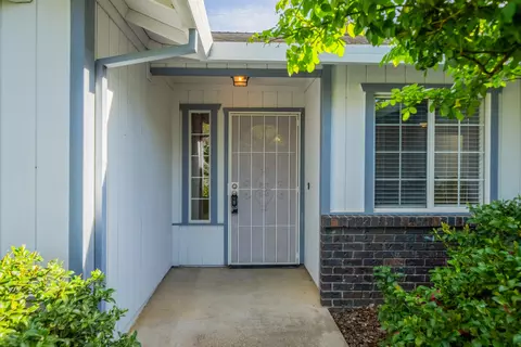 Exterior - 4966 Tralee Ln, Redding, CA 96001 photo 3 of 9