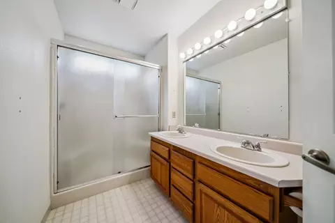 Bath - 4966 Tralee Ln, Redding, CA 96001 photo 1 of 2