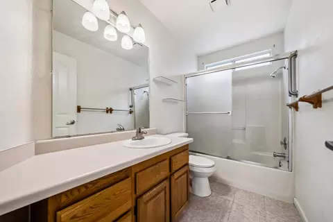 Bath - 4966 Tralee Ln, Redding, CA 96001 photo 2 of 2
