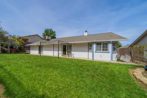 Exterior - 4966 Tralee Ln, Redding, CA 96001 photo 5 of 9