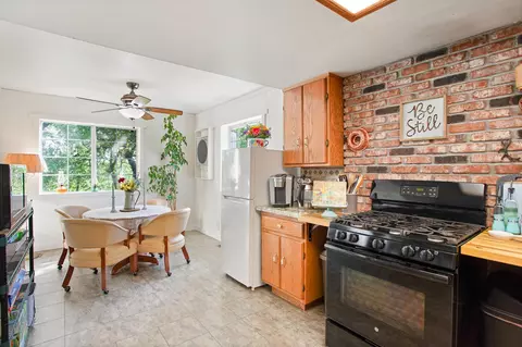Kitchen - 15410 Willowlane Ct, Red Bluff, CA 96080 photo 3 of 4