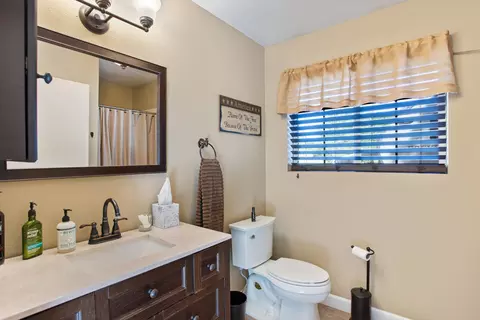 Bath - 15410 Willowlane Ct, Red Bluff, CA 96080 photo 3 of 3
