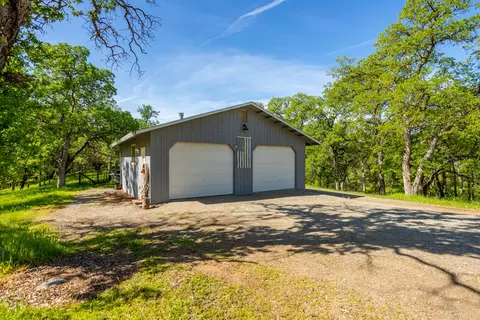 Exterior - 15410 Willowlane Ct, Red Bluff, CA 96080 photo 10 of 17
