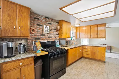 Kitchen - 15410 Willowlane Ct, Red Bluff, CA 96080 photo 4 of 4