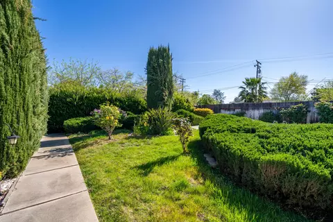 Exterior - 3540 Tamarack Dr, Redding, CA 96003 photo 6 of 9