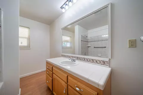 Bath - 3540 Tamarack Dr, Redding, CA 96003 photo 3 of 4