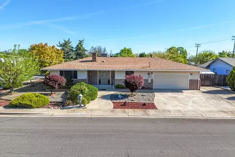 3540 Tamarack Dr, Redding, CA 96003