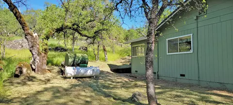 Exterior - 13952 Bear Mountain Rd, Redding, CA 96003 photo 4 of 7