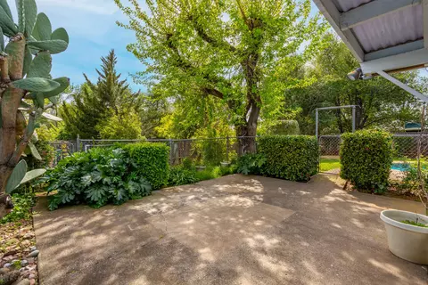 Exterior - 2876 Blue View St, Redding, CA 96002 photo 6 of 9