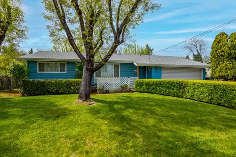 2876 Blue View St, Redding, CA 96002