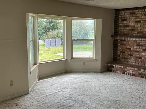 Living - 20982 Dodson Ln, Anderson, CA 96007 photo 3 of 4
