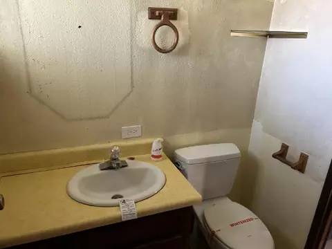 Bath - 20982 Dodson Ln, Anderson, CA 96007 photo 1 of 8