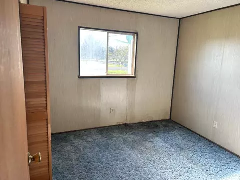 Bedroom - 20982 Dodson Ln, Anderson, CA 96007 photo 2 of 3
