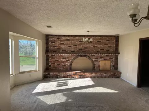 Living - 20982 Dodson Ln, Anderson, CA 96007 photo 1 of 4
