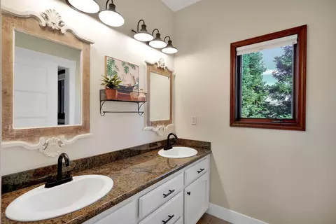 8143 Green Acres Ln, Redding, CA 96002 photo 30