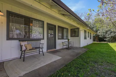 Exterior - 2750 Potts Ln, Redding, CA 96001 photo 7 of 14